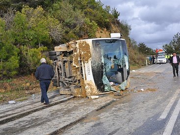 В Анталье перевернулся автобус с туристами: есть погибший и раненые