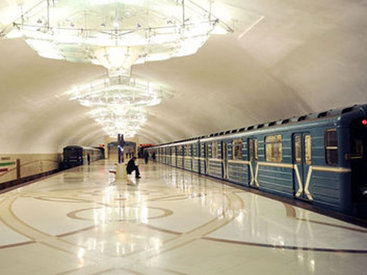 В бакинском метро появились специальные места для мужчин - ФОТО