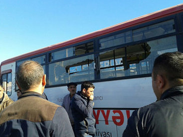 В Баку столкнулись два автобуса, ехавшие наперегонки - ФОТО