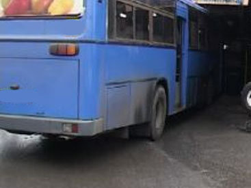В Баку автобус въехал в кафе: есть пострадавшие