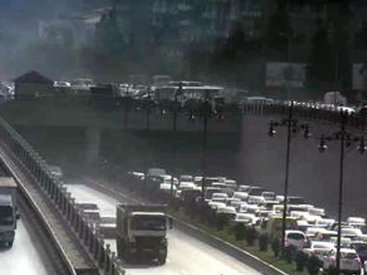 В туннеле в Баку столкнулись 8 автомобилей, образовалась пробка - ФОТО