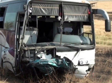 Bakı-Qazax yolunda avtobusla "Mercedes" toqquşdu: ölü və yaralılar var - YENİLƏNİB - FOTO - VİDEO