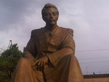 В Баку воздвигнут памятник Бакиханову – ФОТО