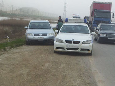 В Баку у водителя на дороге случился приступ – ФОТО
