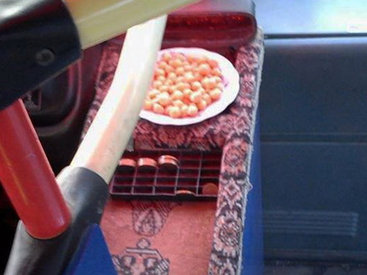 Bakıda avtobus sürücüsü sükan arxasında içki məclisi düzəltdi - FOTO