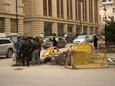 В центре Баку проводятся ремонтные работы – ФОТО