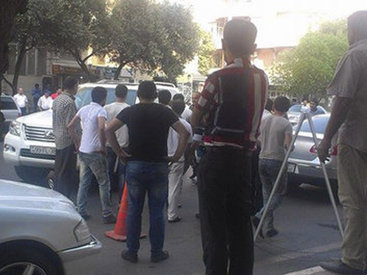В Баку подрались водители, не поделившие дорогу - ФОТО