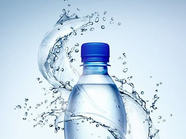 Вода в бутылках стала бешено популярной в Северной Корее