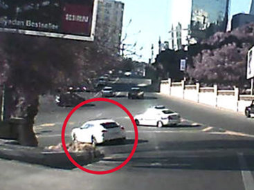 Невиданная наглость водителя Porsche на глазах у полиции в Баку - ФОТО - ВИДЕО