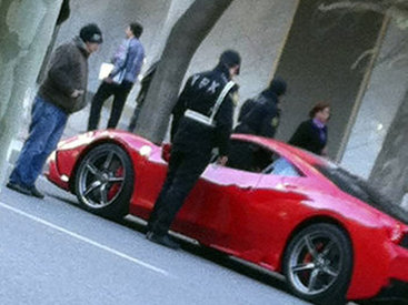 Bakıda yol polisi "Ferrari"ni saxladı - FOTO
