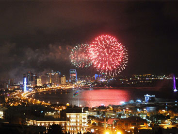 В Баку состоялся грандиозный фейерверк по случаю Новруза - ОБНОВЛЕНО - ФОТО