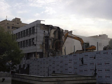 На месте известной школы Баку остались руины - ФОТО