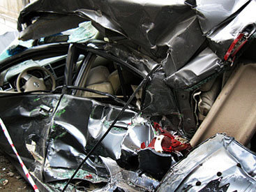 В ДТП с участием ВАЗ-2107 и Mercedes в Сумгайыте погибли шесть человек