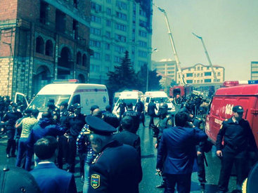 Бакинский полицейский спас из огня четырех человек