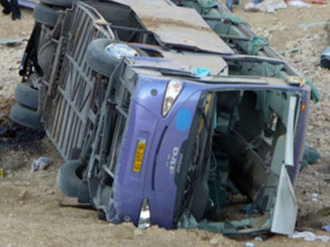 В Боливии автобус упал в овраг: 5 человек погибли
