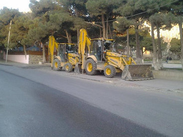 В Баку тяжелая техника штурмует тротуары – ФОТО
