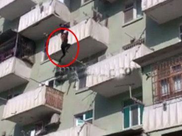 Стали известны новые подробности о женщине, сорвавшейся с балкона в Баку