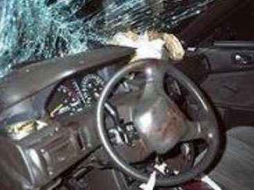 В Баку в результате столкновения автомобилей погибла женщина