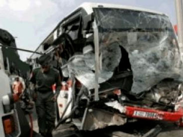 Грузовик протаранил автобус в Шамкире, есть погибший и раненые