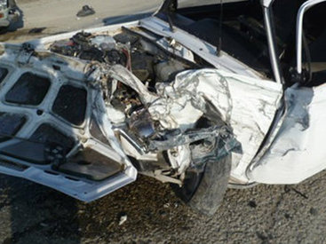 Opel врезался в бетонную опору: есть погибший и раненые - ОБНОВЛЕНО