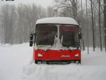 Автобус с 20 пассажирами застрял в снегу в Дашкесанском районе