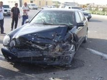 "Mercedes" на скорости пробил ограждение на аэропортовском шоссе: есть погибший – ОБНОВЛЕНО