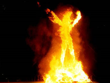 Женщина пыталась сжечь себя перед резиденцией Сержа Саргсяна