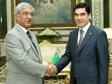 Хафиз Пашаев: "Граждане Туркменистана будут иметь хорошие возможности для получения образования международного уровня" - ОБНОВЛЕНО - ФОТО