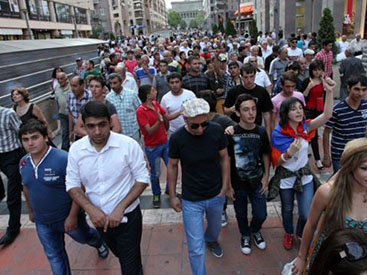 На митинге оппозиции в Ереване были "дворовые авторитеты"?