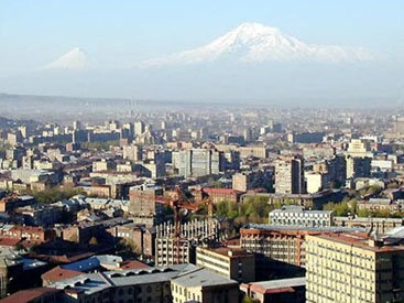 Сильный пожар в центре Еревана