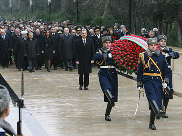 Президент Ильхам Алиев почтил светлую память шехидов – ОБНОВЛЕНО - ФОТО - ВИДЕО
