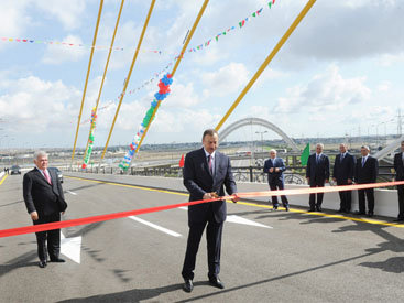 Президент Ильхам Алиев принял участие в открытии разноуровневого дорожного узла близ станции метро "Кероглу" - ФОТО