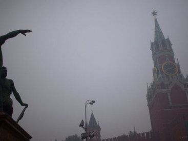 Москву окутал запах гари, видимость близка к нулевой
