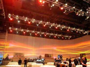 Освещать выступления финала "Евровидения 2012" будут популярные комментаторы из 26 стран