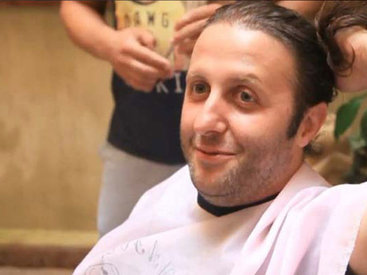 Известный турецкий ведущий публично остриг свои волосы - ВИДЕО