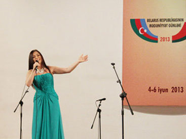 Гюнеш вышла на сцену в Баку - ФОТО