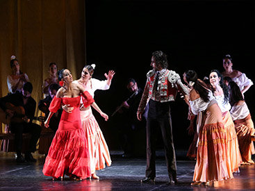 В Центре Гейдара Алиева представлено волшебное шоу фламенко "Кармен" - ФОТО