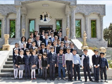 Карлсен и Раджабов открыли шахматную школу в Шамкире - ФОТО