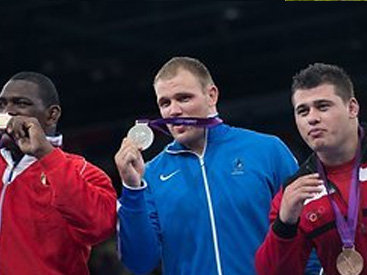 Кубинский борец стал двукратным олимпийским чемпионом