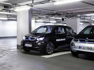 Автомобили BMW будут парковаться сами