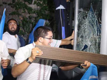 Более 200 человек ворвались в консульство Таиланда в Турции