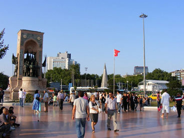 МВД Турции: "Таксим не подходит для проведения шествий"
