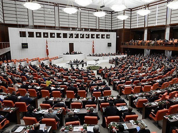 В Турции прокурдского депутата лишили мандата