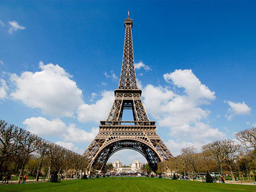 Эйфелева башня вновь открыта для туристов