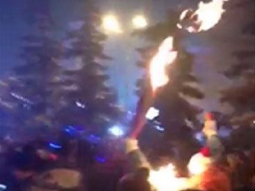 Факелоносец загорелся во время эстафеты олимпийского огня - ВИДЕО