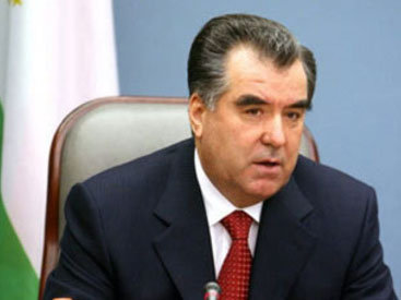 Президент Рахмон выступил против ношения таджичками чадры