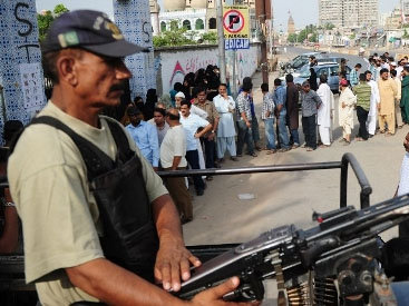 В Пакистане взорвали мечеть, 30 погибших
