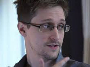 Эдвард Сноуден получил паспорт гражданина мира - ФОТО