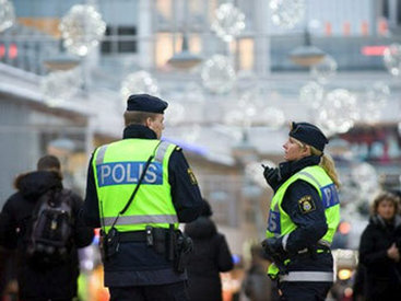 Шведские полицейские помогли ребенку сделать уроки