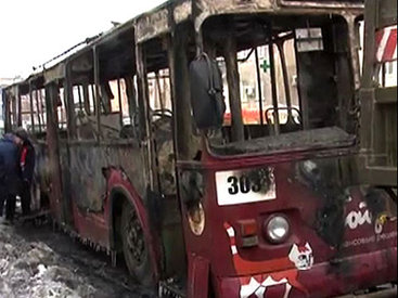 На остановке в Москве сгорели троллейбусы